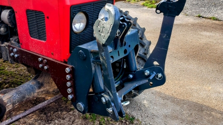 KIT UNIVERSEL HYDRAULIQUE FRONTAL ( AVANT) 2 EME CATEGORIE POUR TRACTEUR 1500KG