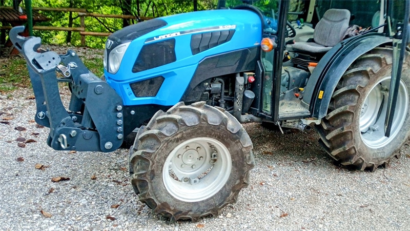 UNIVERSALE FRONTHYDRAULIK CAT. 2 FÜR TRAKTOR 1500 KG
