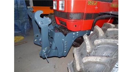 UNIVERZÁLNY KIT PRE HYDRAULICKÝ ČELNÝ NAKLADAČ 3. KATEGÓRIA PRE TRAKTOR 2250kg